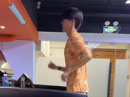 挑战基普乔格2:50每公里破二的配速,看看我能坚持多长时间…#跑步