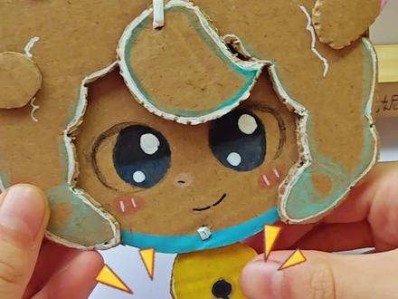 用快递盒做的纸板喜羊羊,可以摇铃铛,刘海和羊角也能动哦!下期做影王手环,寒冰扇也会做#手工 #小学生日常 #画画 #喜羊羊 #可动纸片人