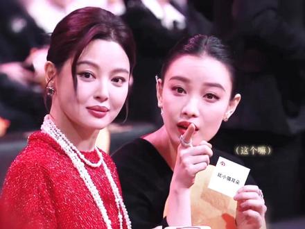 女儿心总如水#辛芷蕾 #倪妮 #微博之夜