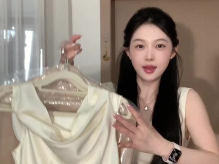 自留的订婚礼服分享 每一套我都给到夯👍#今天穿什么 #缎面小白裙 #贵气小白裙 #订婚礼服 #备婚日记