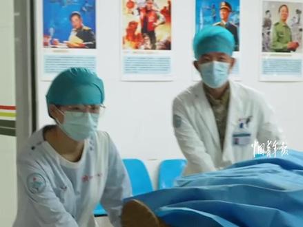 命悬一线!钢针刺入男子心脏0.9厘米,联勤保障部队某医院紧急手术。