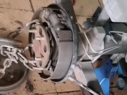 求各路大神更换长安星卡,后轮半轴轴承拆解方法#实实在在的修车 #专业的事交给专业的人