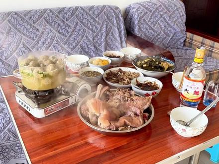 这一家三口真厉害,天天猪头肉不断,大口吃过瘾#农家饭