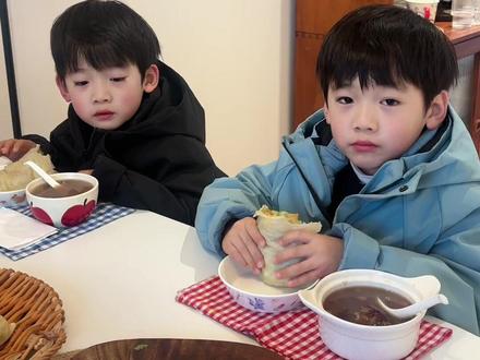 复刻菜蟒,咱就是说怎么就这么会吃呢🤣挑食的不吃蔬菜的孩子就吃去吧,一吃一个不吱声#抖音美食创作者 #vlog日常 #早餐吃什么 #小雅的三个儿子 #十亿流量扶持计划