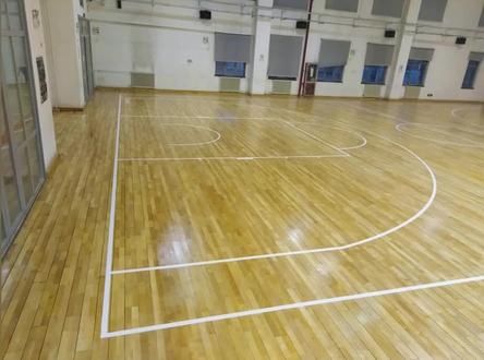 运动场木地板画线,北京体育大学五项综合馆打磨翻新施工案例,建筑总面积为1108平米,现已铺设完成投入使用。#专业体育场木地板 #体育木地板制作工程 #体育馆木地板木龙骨 #体育馆球场木地板安装 #体育场专业木地板