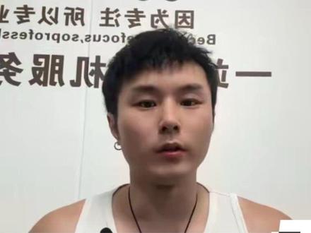 #苹果系统到底该不该升级#苹果安全 • 不用下载软件、不点授权,点开链接就可能被盗照片、短信验证码、支付密码
• 黑客可远程控制手机、植入木马
• 苹果+工信部已预警,旧版iOS正被大规模攻击
二、安全分界线
✅ 安全:iOS 17.3 及以上
⚠️ 高危:iOS 13~17.2.1(全部有漏洞)
三、立刻操作
1. 设置 → 通用 → 关于本机,查看版本
2. 低版本立即升级:设置 → 通用 → 软件更新
3. 打开自动更新,不要再关闭