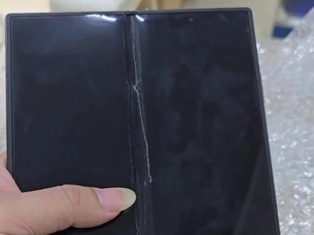 三星fold7,临沂客户的,被异物硌了一下,把大屏硌内爆了,才买了一个多月不知道怎么处理,找我们帮忙代换,给客户更换售后原厂屏,满血复活,重新做的气密防水,后续还可以继续享受三星保修,整机质保一个月,专业的事交给专业的人~不走弯路才是最好的~
大家有三星方面的问题都可以问我~
三星折叠屏以后大屏漏液出线闪屏了,找我们优惠换屏,安排~还有一些自己原来的渠道的客户同行拿来换屏,都安排了,周围城市的可以提前帮你订货,支持上门维修。
从今天起,我们不仅能够国行港版优惠换屏,以后台湾版韩版美版等,只要在保修期内,无论是人为摔的,还是进水等人为损坏,都可以优惠换屏,更换售后原厂全新屏,比售后便宜很多,而且换完有质保,有售后,帮你省心省事,绝对全网最高维修品质,你敞亮咱绝对不差事!三星折叠屏摔坏不用怕,小王子帮你搞定它,安排~
三星折叠屏w2025心系天下,w25flip,w24,fold6,fold5,zflip6,zflip5如果不小心摔坏了,进水了,不开机,有功能性故障了,无论你摔的多严重,损坏的多严重,还是售后拒保,不知道哪里修,无论你是不知道什么问题,还是想要知道什么问题都可以问我,在三星领域我肯定都是知无不言言无不尽,给你最好最专业的建议和方案,也欢迎大家来咨询了解和贸易,信誉第一。绝对不翻车#三星fold6 #三星w2025 #三星zflip6 #三星s24ultra #三星s25ultra