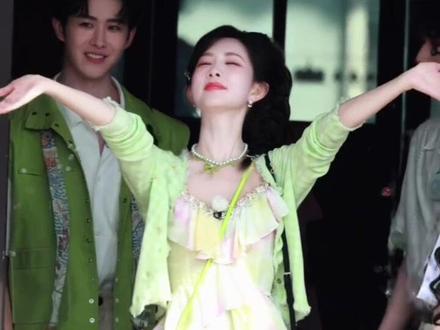 穿上温柔甜美减龄公主风优雅大方显瘦藏肉身材好 #孟子义 #孟子义同款 #荷叶边连衣裙 #蛋糕连衣裙 #显瘦显高显气质