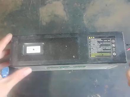 报废锂电池拆解!既然电池是报废的那拆解过程就暴力点吧!