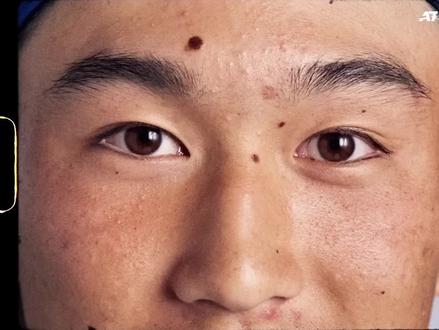 商竣程出生于一个体育世家,父亲是前中国国家足球队运动员商毅,母亲是中国乒乓球世界冠军邬娜。个人爱好是跑步和高尔夫,还曾表示如果不打网球的话会成为一名高尔夫运动员。#体育竞技 #网球集锦 #网球圈 #高尔夫
视频素材:ATP Tour
翻译/字幕:QF