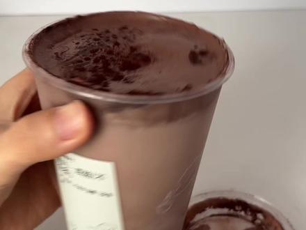 🍫苦巧咸酪🧊一杯两吃
#真实生活分享计划 #美食小技巧 #喜茶新品 #苦巧咸酪 #冻啃 @抖音创作小助手