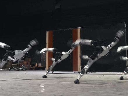 科技与春晚碰撞,宇树机器人实力圈粉!#央视马年春晚#机器人中国功夫夯爆了#抖音年味新知贺岁#宇树科技#春晚机器人