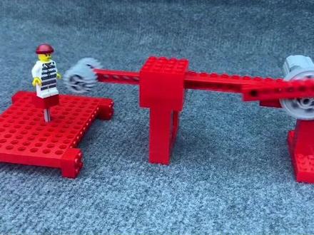 踩到乐高真的好痛!小伙想了四种方式惩罚它!#乐高 #动手动脑 #积木 #乐高积木 #脑力开发