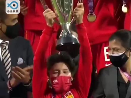 此前,王珊珊带领中国女足亚洲杯夺冠振奋人心!她的父母在仪式现场称,有家乡做坚强后盾,期盼她为祖国再创佳绩!