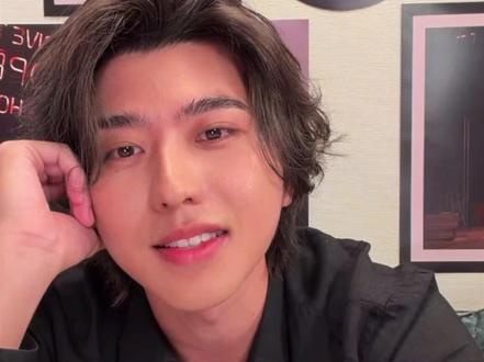 够了…我心疼你粉丝一人买一张也不只这个销量 全是前面的粉丝在发力 一个个都说爱他可是连一张专辑都不愿意买?#蔡徐坤 #蔡徐坤新专辑