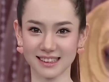 15年前的古早猫系甜妹妆|元气十足活力满满! 15年前的戚薇画的这种古早甜妹妆,真的是非常元气有活力,就像一只可爱又骄傲的小猫,甜,但没有讨好感,这个眼妆能很有效的去提升眼睛走势,改善眼角下垂,放大眼睛减少疲态,如果你可以喜欢这种元气活力感,那今天咱们一起画一下这种古早猫系甜妹妆
#猫系妆容 #古早千金妆 #古早妆容 #戚薇 #减龄妆