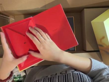 得到最想要的小卡我就这副德行^_−☆
奶奶般的手速专辑终于拿到了 绝美!!!#檀健次 #檀健次专辑