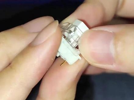 MX结构就是类似原厂轴的结构,而BOX轴进一步优化,防尘防水效果更好 #机械键盘 #键盘 #游戏外设 K
