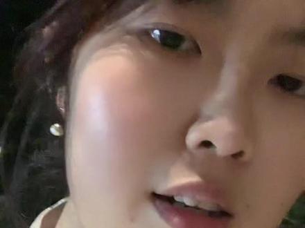 感情不是光喜欢就能在一起的,很多因素你们不能在一起 哪怕喜欢,有些原则和底线是不能碰的,比方说男的就喜欢快餐式恋爱,就想跟你快速在一起,只要你同意你们就能谈恋爱,但你想要的不是这个,你想要的是慢慢来,慢慢接触,男的就不想给时间接触,你们不是同类人,那你们就不合适,不可以在一起。谈恋爱谈的是感情,又不是身体懂吗?怎么才算谈恋爱呢?#谈恋爱的意义是什么 #女追男最正确的方法 #快餐式恋爱 #真实生活分享计划 #喜欢不一定要做恋人