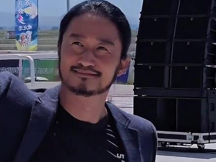 估计吴京也没想到,只是和林秋楠跳了个“刀马刀马”,30年的硬汉人设就崩成了显眼包#吴京 #林秋楠 #起猛了看见吴京跳刀马了 #影娱热点团 #内容启发搜索