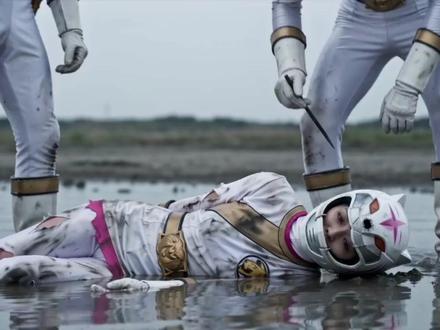 超级战队白色女战士战败受伤 #女战士 #超级战队 #特摄剧
