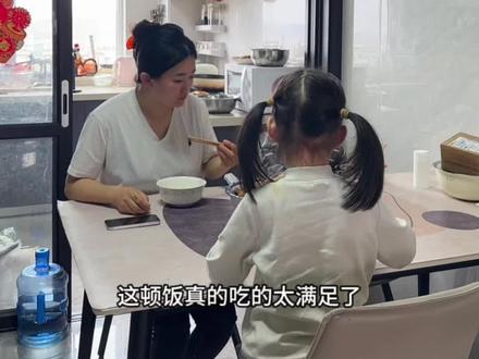 今天花90多买了一只大公鸡,做了一锅地锅鸡,老公孩子吃得很满足#日常vlog #美食 #美食创造者计划 #记录真实生活 #十亿流量扶持计划 @我要上热门 @抖音创作者中心 @抖音小助手 @DOU+上热门 @上热门🔥🔥🔥 @DOU+小助手