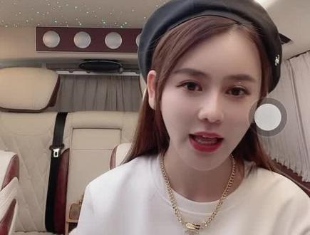 @黄可爱1⃣️轻奢包包 @表哥(覃进展) 又撒狗粮了