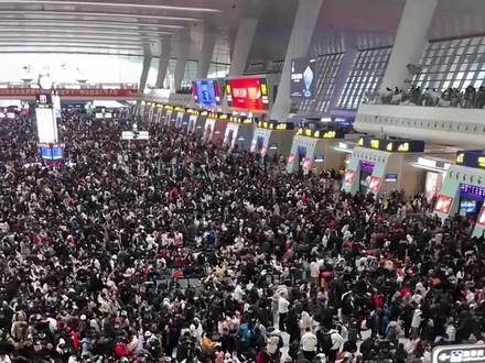 《末日逃生2迁移》献给每个穿越人海 心有归处的人#末日逃生2迁移 #末日逃生2迁移上映 #用春运的方式打开末日逃生2