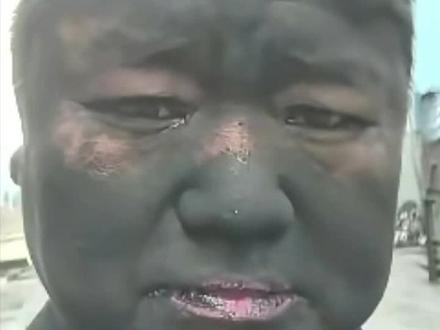 霍红艳提笔之词原版,(男人的泪谁能体会) 唱出了男人一生的酸甜苦辣和心酸,想想都满脸泪水落下,让我们在歌声中感受男人内心深处的柔软和心酸…✍✍✍