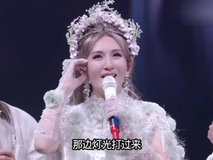 #谢娜演唱会 #何老师 #谢娜 好感动啊!看一遍哭一遍(哭ing)#谢娜快乐万岁我们的青春演唱会