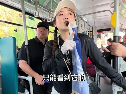 揭秘西夏陵,来宁夏一定要了解历史上第二个三国鼎立的西夏。各个朝代几乎所有帝王将相百年以后都会有陪葬,陪葬作为一种古代丧葬习俗,根源在于古人对灵魂不灭的信仰和对死者的尊重。源于灵魂不灭的信仰,古人认为人死后灵魂依然存在,会进入另一个世界继续生活。因此,他们希望通过陪葬的方式,将死者生前所珍视或使用的物品,甚至是活人,一同带入坟墓,以保障死者在另一个世界能够继续享有生前的荣华富贵或得到服侍。对死者的尊重与敬仰:在古代社会,人们非常重视对死者的安葬和祭祀,认为这是对死者生前贡献和地位的认可与尊重。陪葬作为一种丧葬礼仪,体现了生者对死者的深厚情感和敬意。社会等级与地位的象征:陪葬品的种类和数量往往反映了死者的社会地位和财富状况。贵族或皇室成员的陪葬品通常极为丰富和奢华,这不仅是他们对死后生活的期许,也是他们生前地位与权势的象征。
宗教信仰与文化传统:在某些历史时期和文化背景下,陪葬还受到宗教信仰和文化传统的影响。例如,佛教和道教对古代中国的丧葬习俗产生了深远影响,人们相信通过特定的丧葬仪式和陪葬品,可以帮助死者超度亡魂、祈福避祸。#宁夏旅游#西夏陵#盗墓 #宁夏金牌导游王丽婷 #实地拍摄 @为宁婷留(宁夏导游)