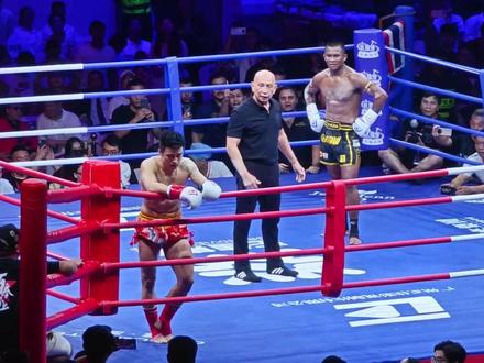 播求 VS 王延龙
开局很精彩,结局很遗憾!
#泰拳 #比赛现场 #王延龙播求