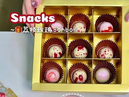 母亲节礼物·我人生的第一批彩色bonbon诞生 :配色土到爆~我知道😂!不过玫瑰荔枝甘纳许的味道真的很经典~用它做个甜点吧~
#手工巧克力 #巧克力调温 #母亲节礼物 #甘纳许 #荔枝玫瑰