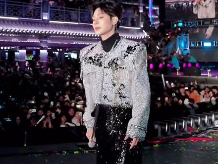 《静悄悄》来喽@高迪@黑暗萝莉大美 #万岁山武侠城 #高迪 #静悄悄 #神级现场 #侧颜杀