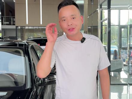 2010年的奔驰S600L 还值多少钱 黑外米内 最近车好卖 还是那句话 小韦哥大差不差就买 差不多就卖 #二手车领航计划 #奔驰s600l #南京二手车