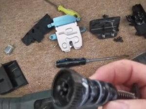 #汽车保养与维修 #每天一个用车知识 蒙迪欧后备箱打不开#dou是好车