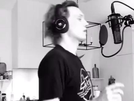 狗米唱歌太好听了 不愧是大boss001#jamiecampbellbower #杰米坎贝尔鲍尔 #怪奇物语 #欧美音乐