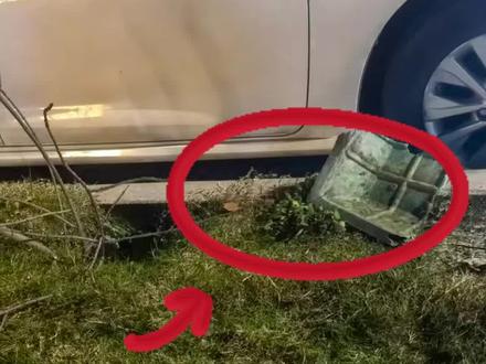 (二)商场附近竟然出现塑料井盖?“他们跟我说 不能给我赔偿”现在路边还有一个已经烂掉的井盖!#媒体精选计划 #河南dou知道