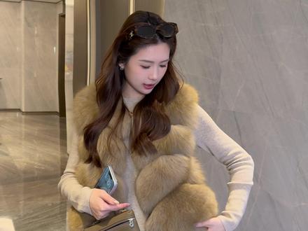 超显瘦的狐狸毛马甲来咯