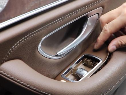 奔驰更换玻璃升降器开关 奔驰改装#奔驰 #玻璃升降器