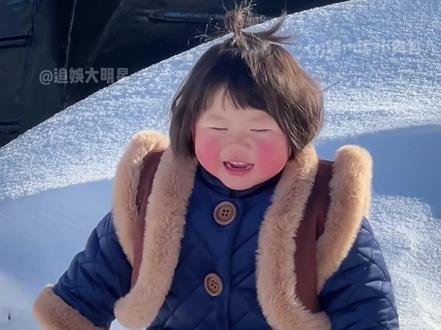 妹宝被爱浇灌着长大,所以特别会懂得如何爱人!#家庭 #萌娃 #可爱 #治愈 #瑶一瑶小肉包