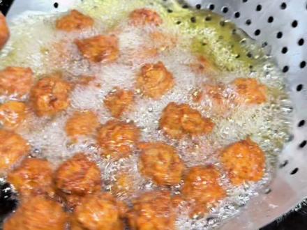 河南地方特色传统美食“炸肉丸子”这样做外酥里嫩太香了!#炸丸子 #地方特色美食