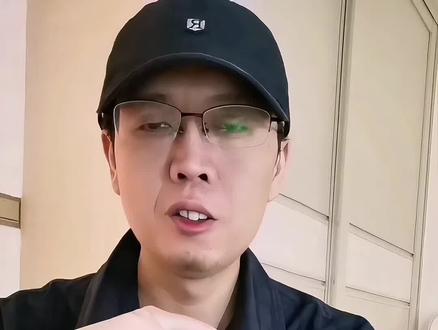 “共享摆摊”?办法总比问题多…社恐也能轻松摆摊!#搞笑 #摆摊