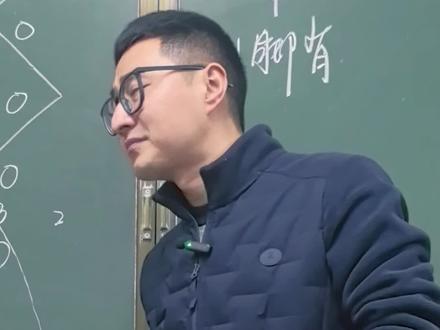 专业初三班主任,专业数学老师,非专业体育老师手把手教你中考足球如何训练。说的不到位的,欢迎大家评论区畅所欲言。#中考足球绕杆 #教师日常