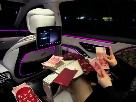 回家给妹妹们发红包了 你们都收到红包了吗?#马年大吉 #过年了 #四姐妹 #女司机 #迈巴赫