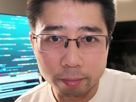 AI过度谄媚如何解决 #ai技巧 #提示词怎么写 跟AI聊了3个月,终于搞明白它为什么总顺着我说。
不是模型问题,是长期记忆在不断强化你自己都没意识到的偏好。怎么解决?附3个可直接编辑的结构化方案。
