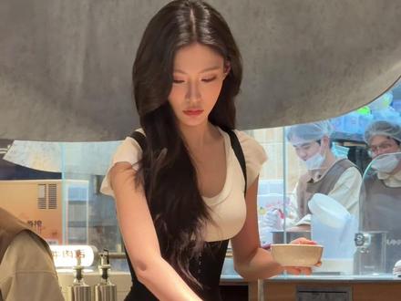 迪迪不畏本人好美好瘦
#迪迪不畏 #原相机live #生图 #穿搭 #第三视角ootd