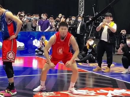 这绝对开了自动瞄准挂了~@赖益烨_ #决战巅峰球场