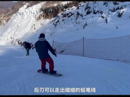 单板前刃常见错误-跪鞋立刃。今天我将分享使用核心发力,从而更省力的形成前刃高立刃,消除扫雪的具体练习方法。#单板滑雪 #滑雪🏂 #滑雪 #冬天一起去滑雪吧