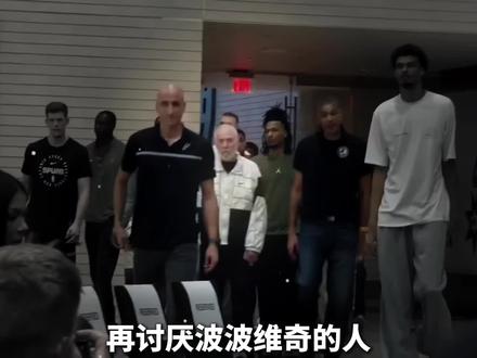 波波维奇半瘫需弟子更衣,从CIA准特工到摆烂骗邓肯,恨他的人终释怀